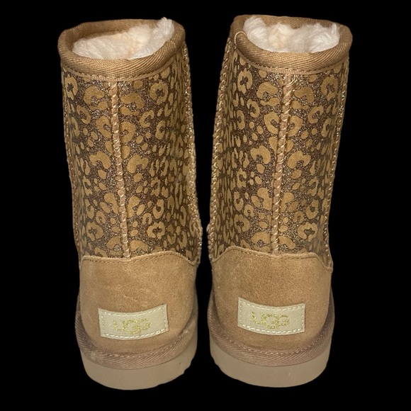 UGG Boots - Picture 4 of 8